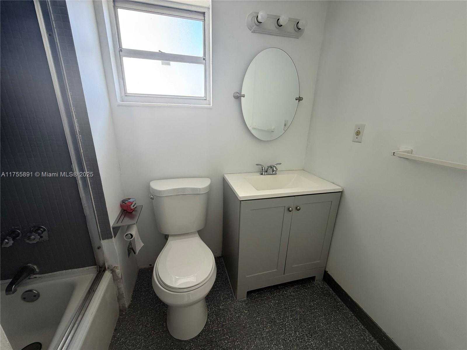 Small Image of 400 KINGS POINT DR #801, Sunny Isles Beach Number 8