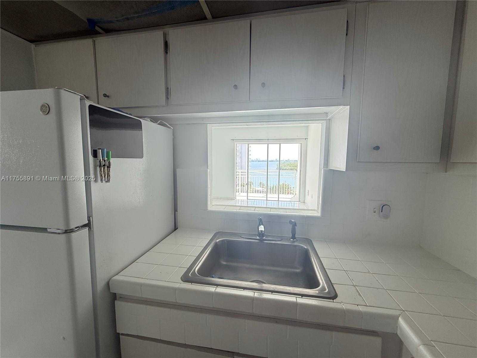 Small Image of 400 KINGS POINT DR #801, Sunny Isles Beach Number 9