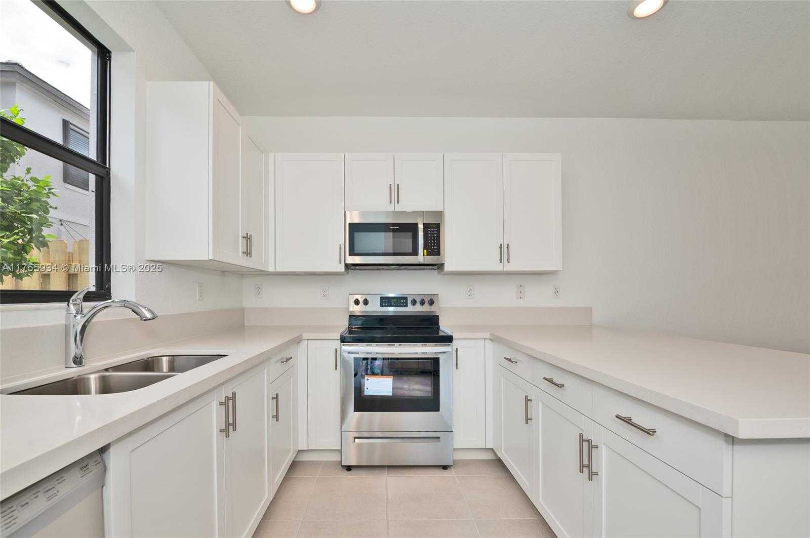 Small Image of 523 SOUTH WEST 19TH TER, Fort Lauderdale Number 12