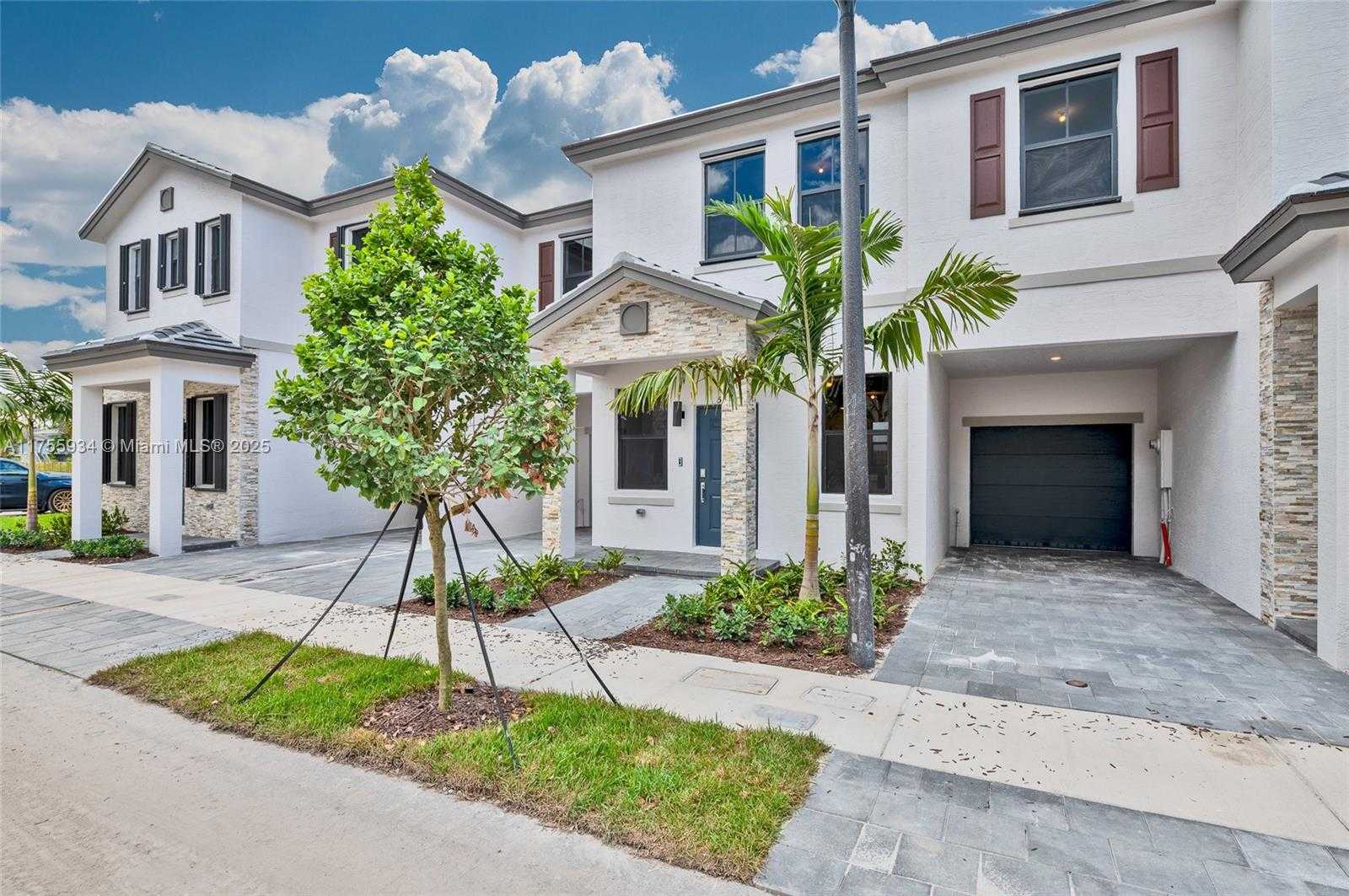 Small Image of 523 SOUTH WEST 19TH TER, Fort Lauderdale Number 3