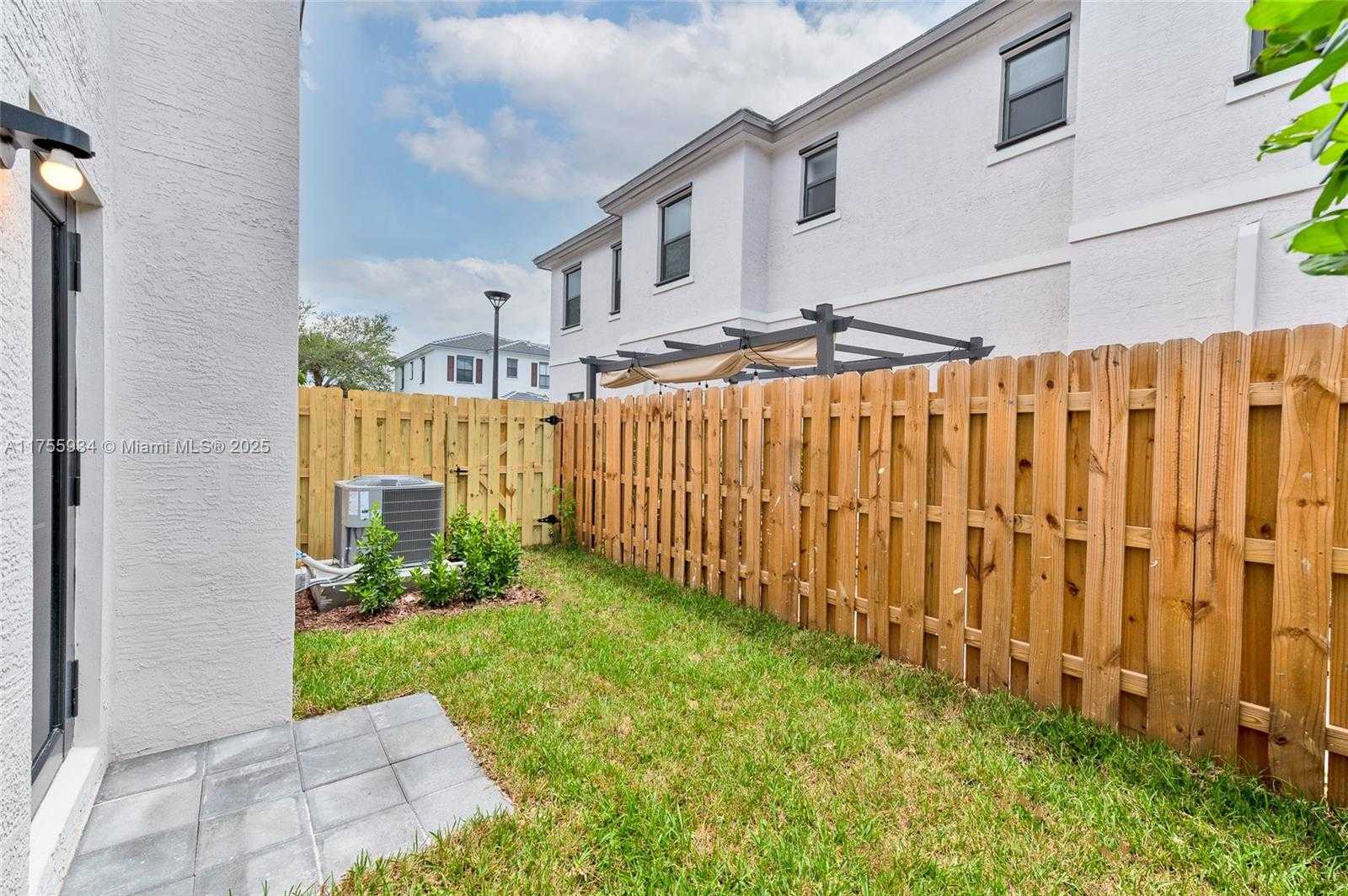 Small Image of 523 SOUTH WEST 19TH TER, Fort Lauderdale Number 6