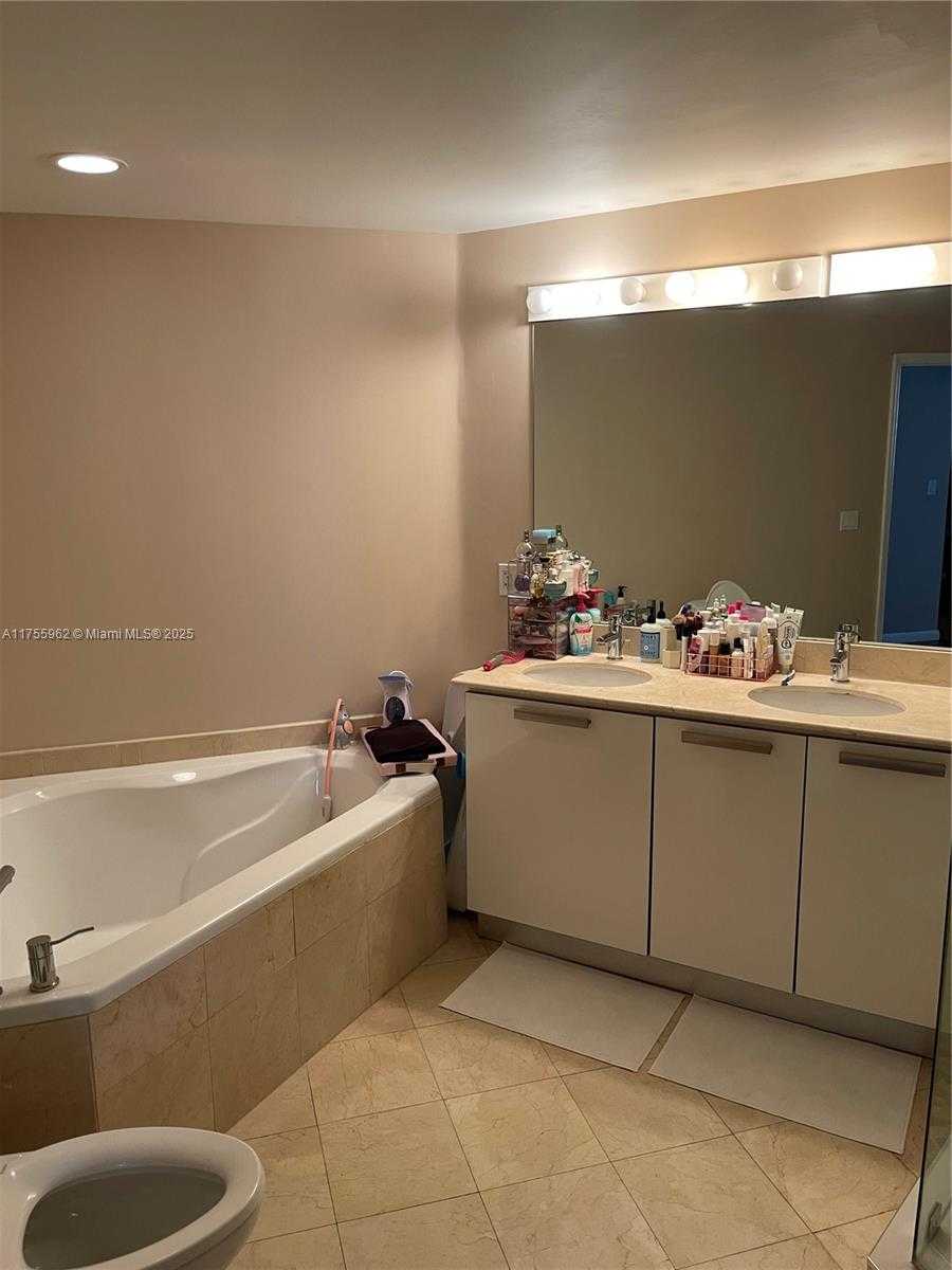 Small Image of 3000 NORTH EAST 188TH ST #706, Aventura Number 12
