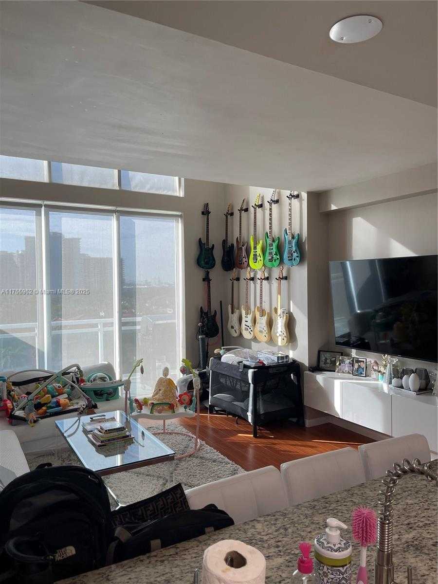 Small Image of 3000 NORTH EAST 188TH ST #706, Aventura Number 2