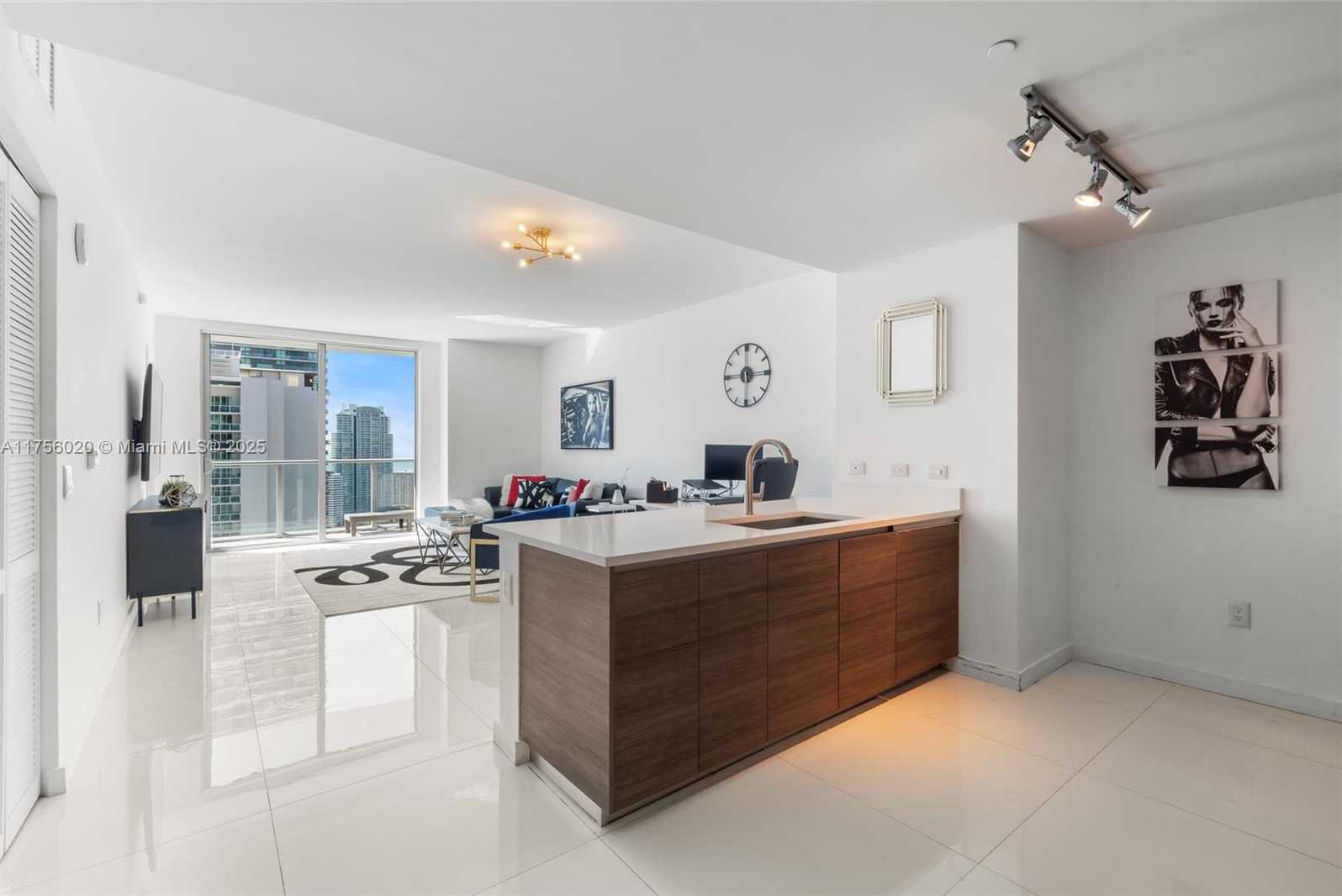 Small Image of 1100 S Miami Ave, Miami, FL 33130, USA Number 5