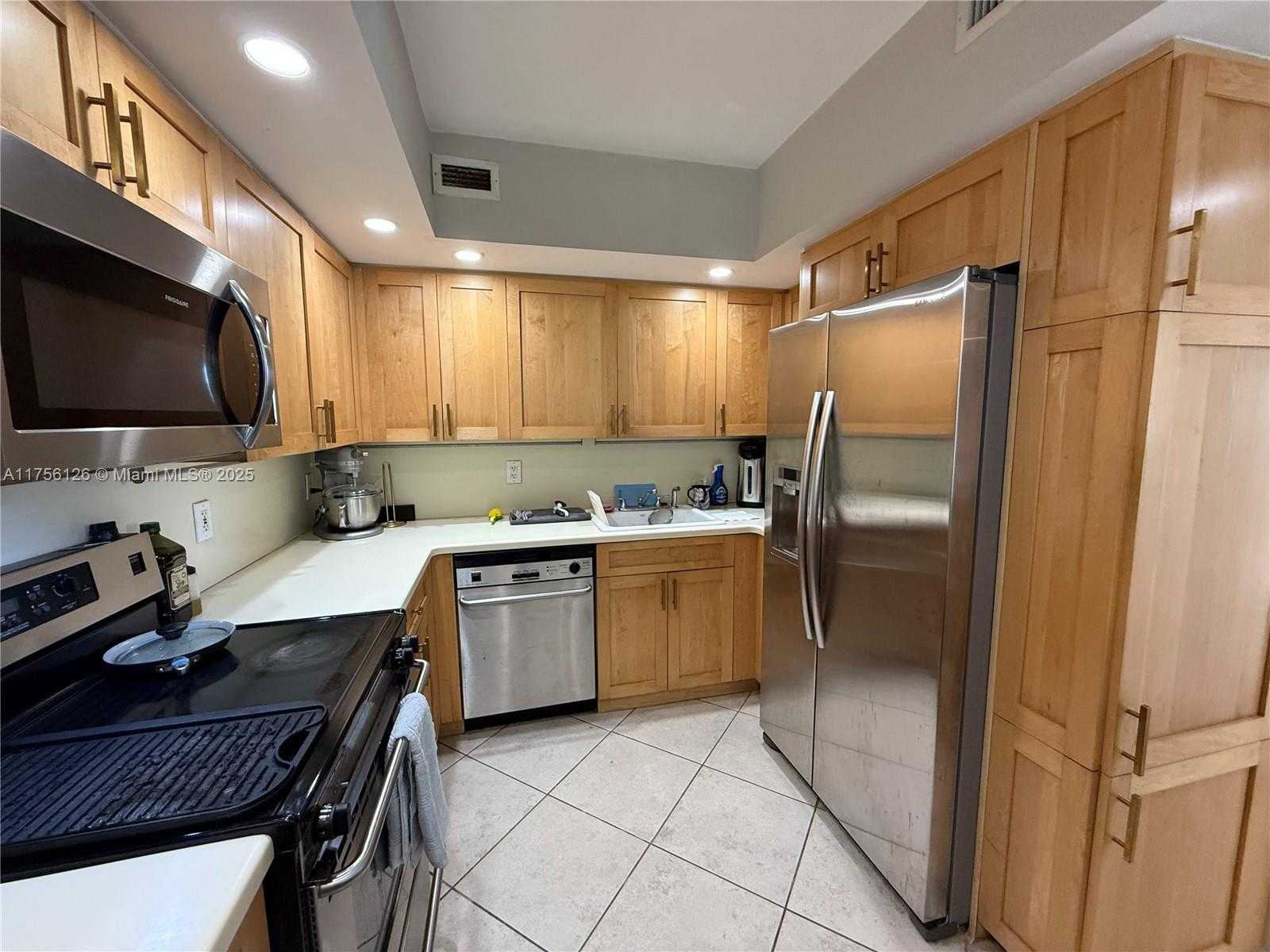 Small Image of 5600 COLLINS AVE #16G, Miami Beach Number 16