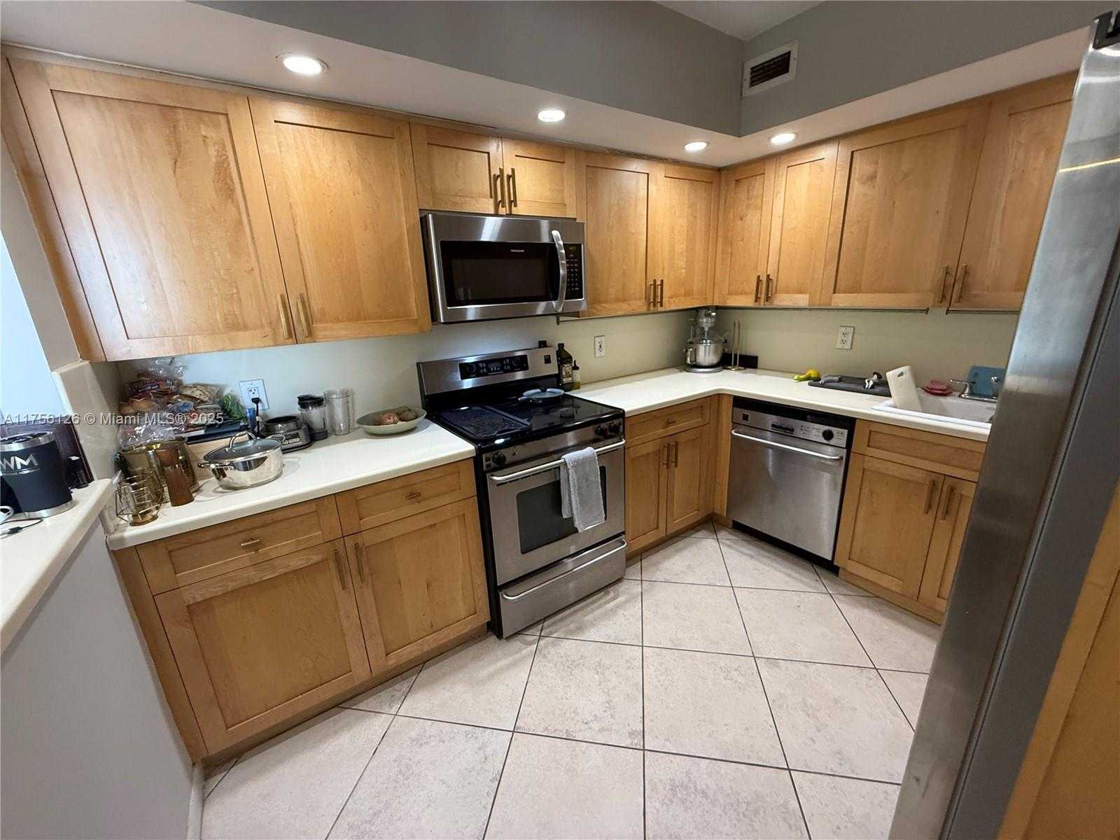 Small Image of 5600 COLLINS AVE #16G, Miami Beach Number 17