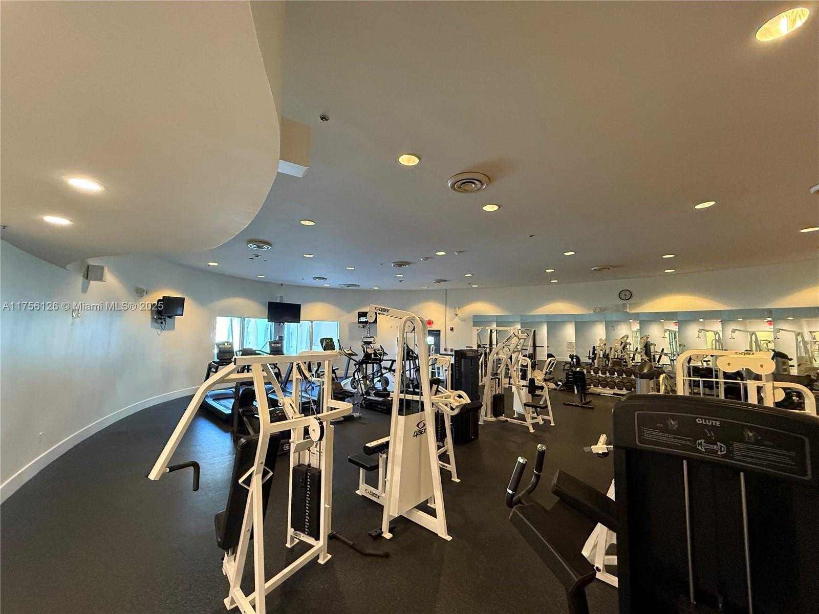 Small Image of 5600 COLLINS AVE #16G, Miami Beach Number 30