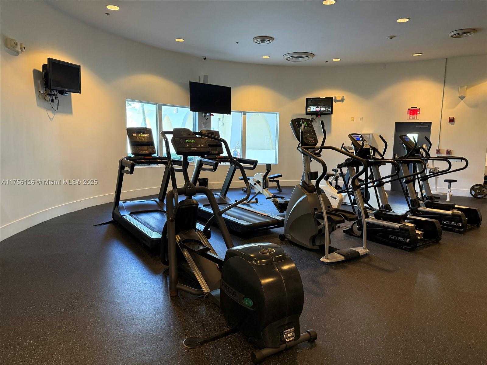 Small Image of 5600 COLLINS AVE #16G, Miami Beach Number 31