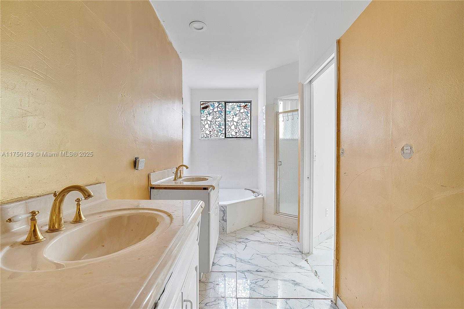 Small Image of 21375 MARINA COVE CIR #14-A, Aventura Number 21