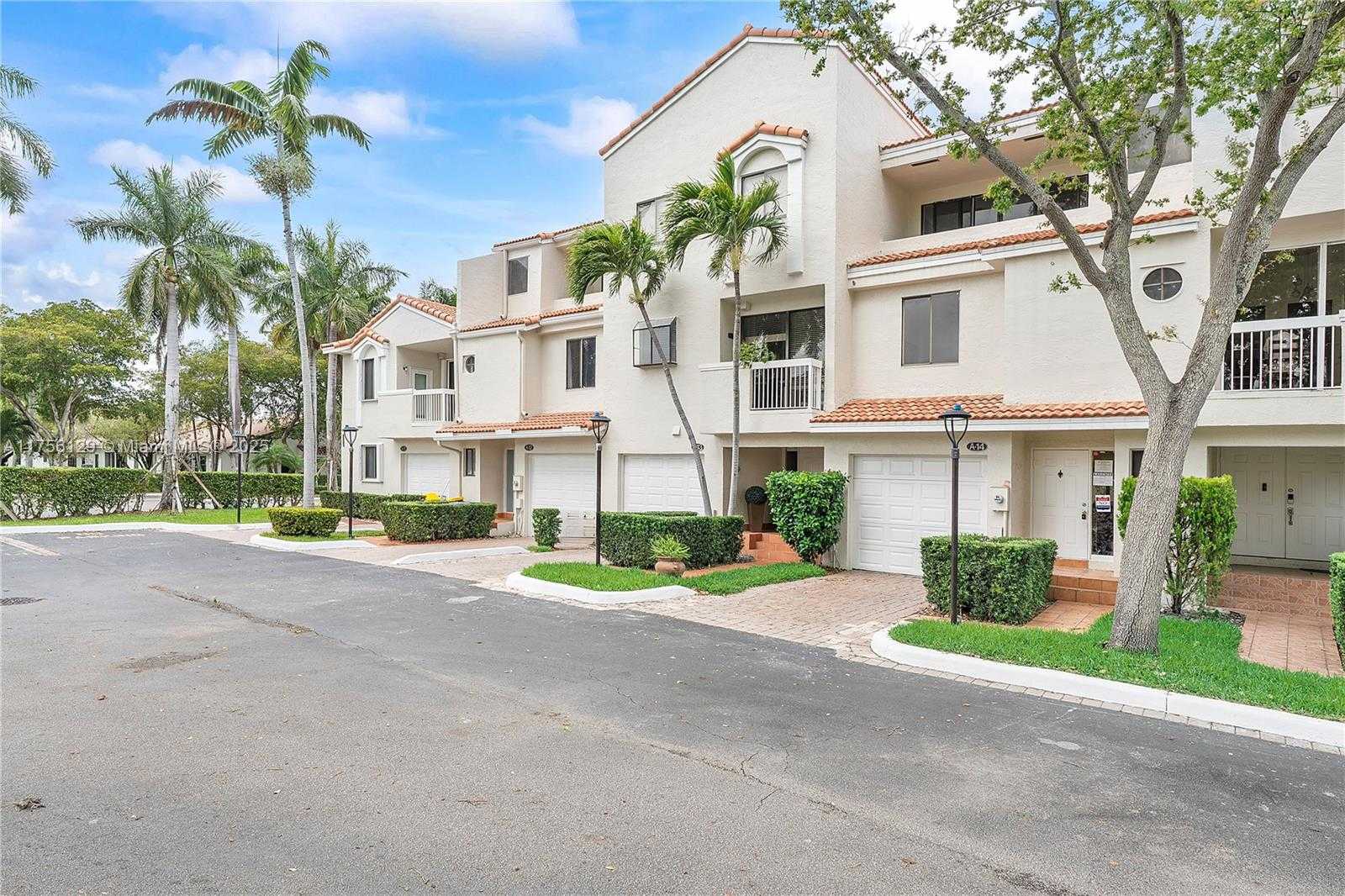 Small Image of 21375 MARINA COVE CIR #14-A, Aventura Number 3