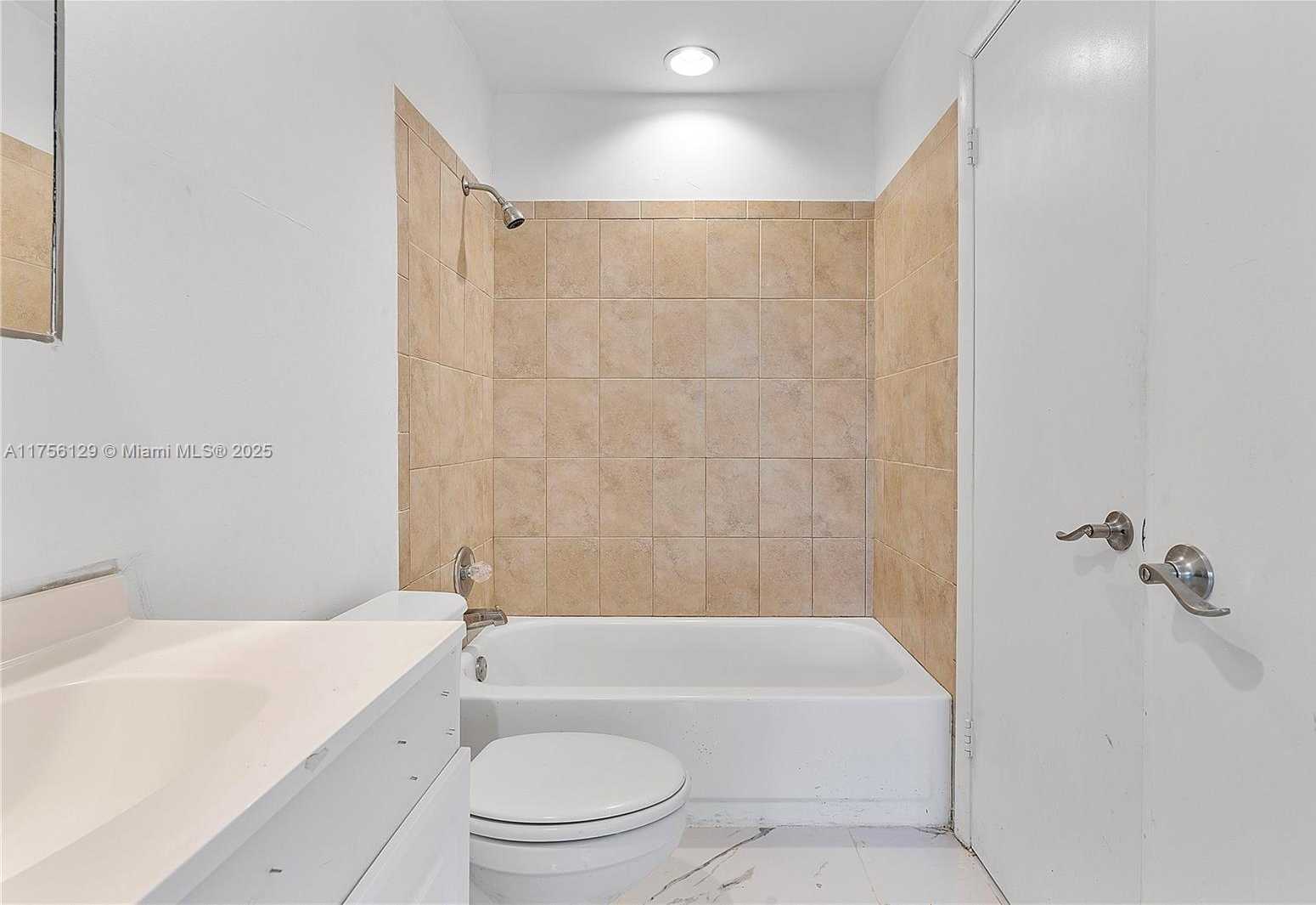 Small Image of 21375 MARINA COVE CIR #14-A, Aventura Number 35