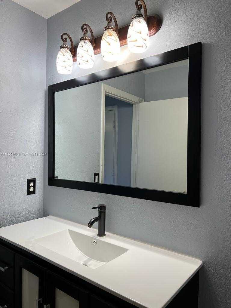 Small Image of 1109 SOUTH WEST 44TH WAY #1109, Deerfield Beach Number 3