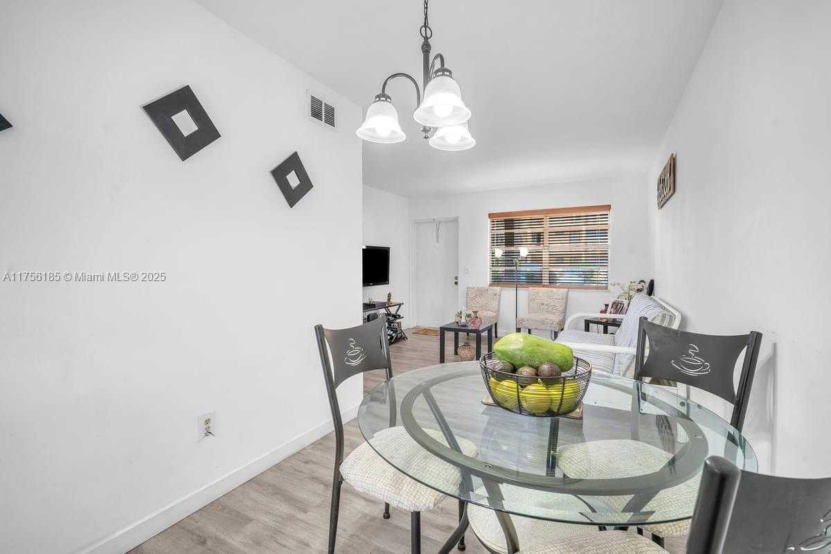 Small Image of 6550 ROYAL PALM BLVD #108, Margate Number 5
