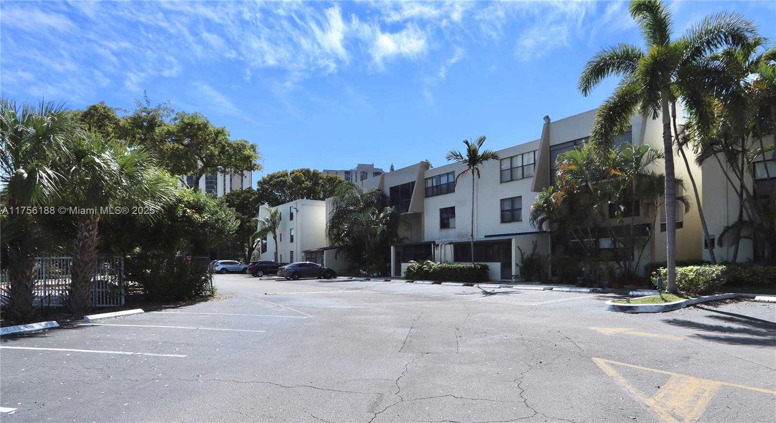 Small Image of 20350 WEST COUNTRY CLUB DR #104-4, Aventura Number 34