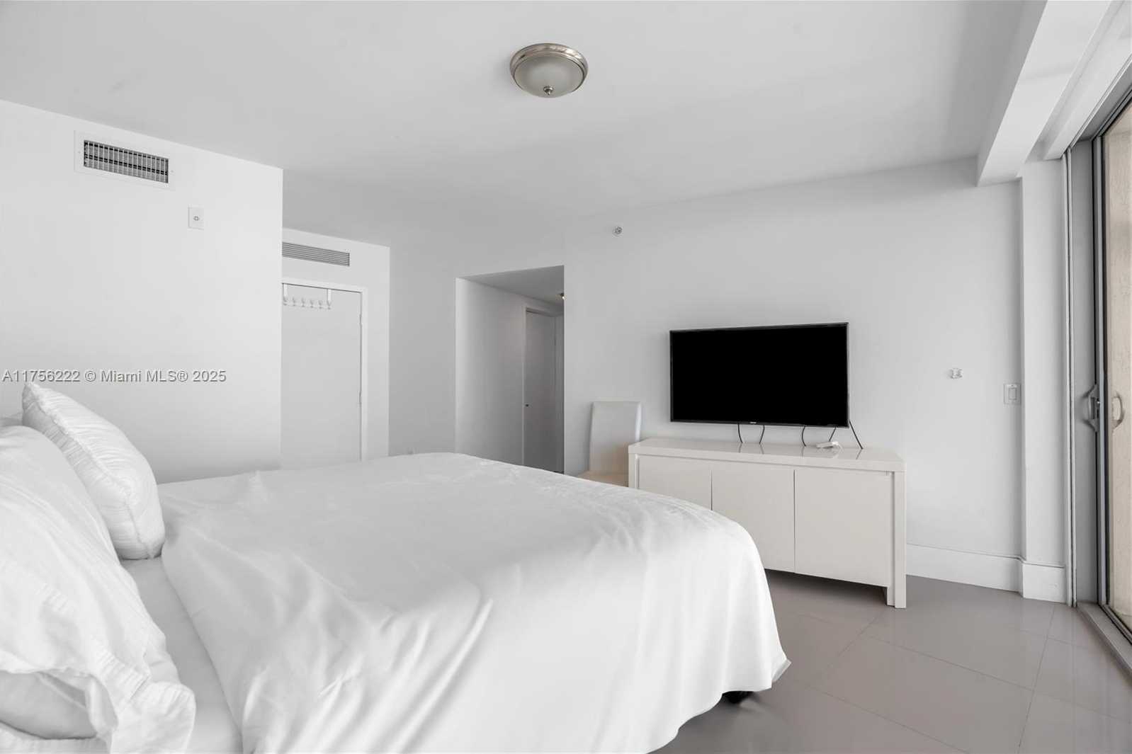 Small Image of 6620 INDIAN CREEK DR #605, Miami Beach Number 12