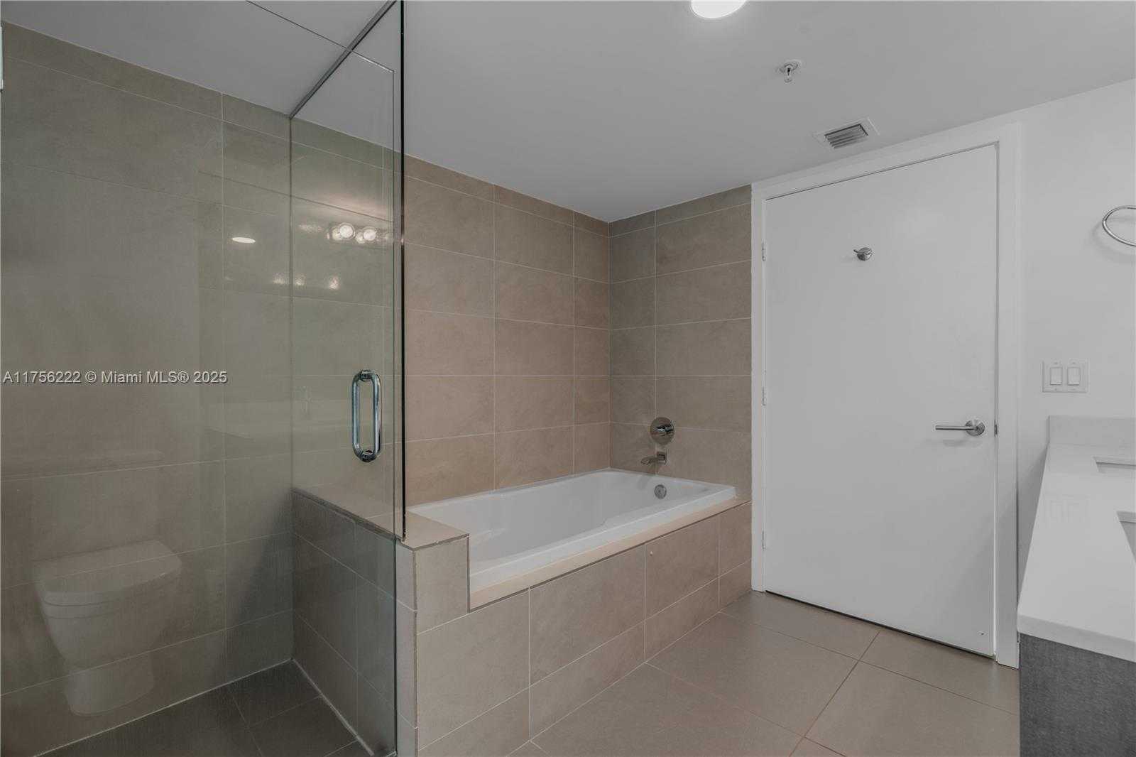 Small Image of 6620 INDIAN CREEK DR #605, Miami Beach Number 13