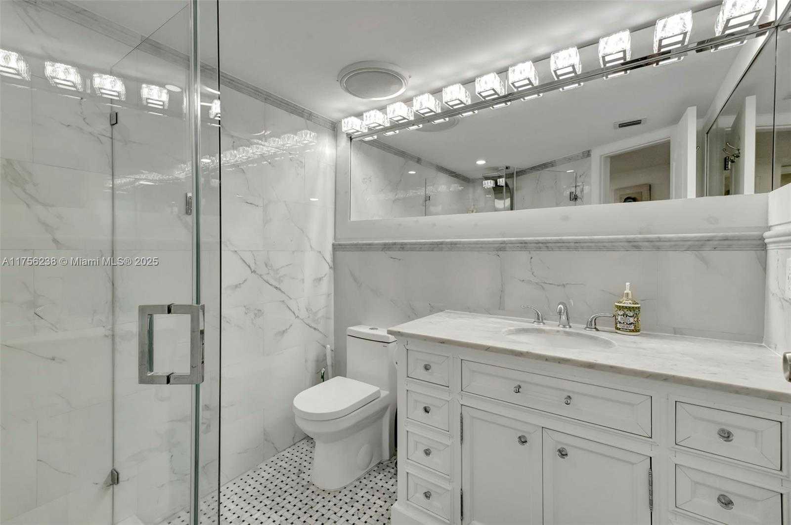 Small Image of 2401 COLLINS AVE #601, Miami Beach Number 11