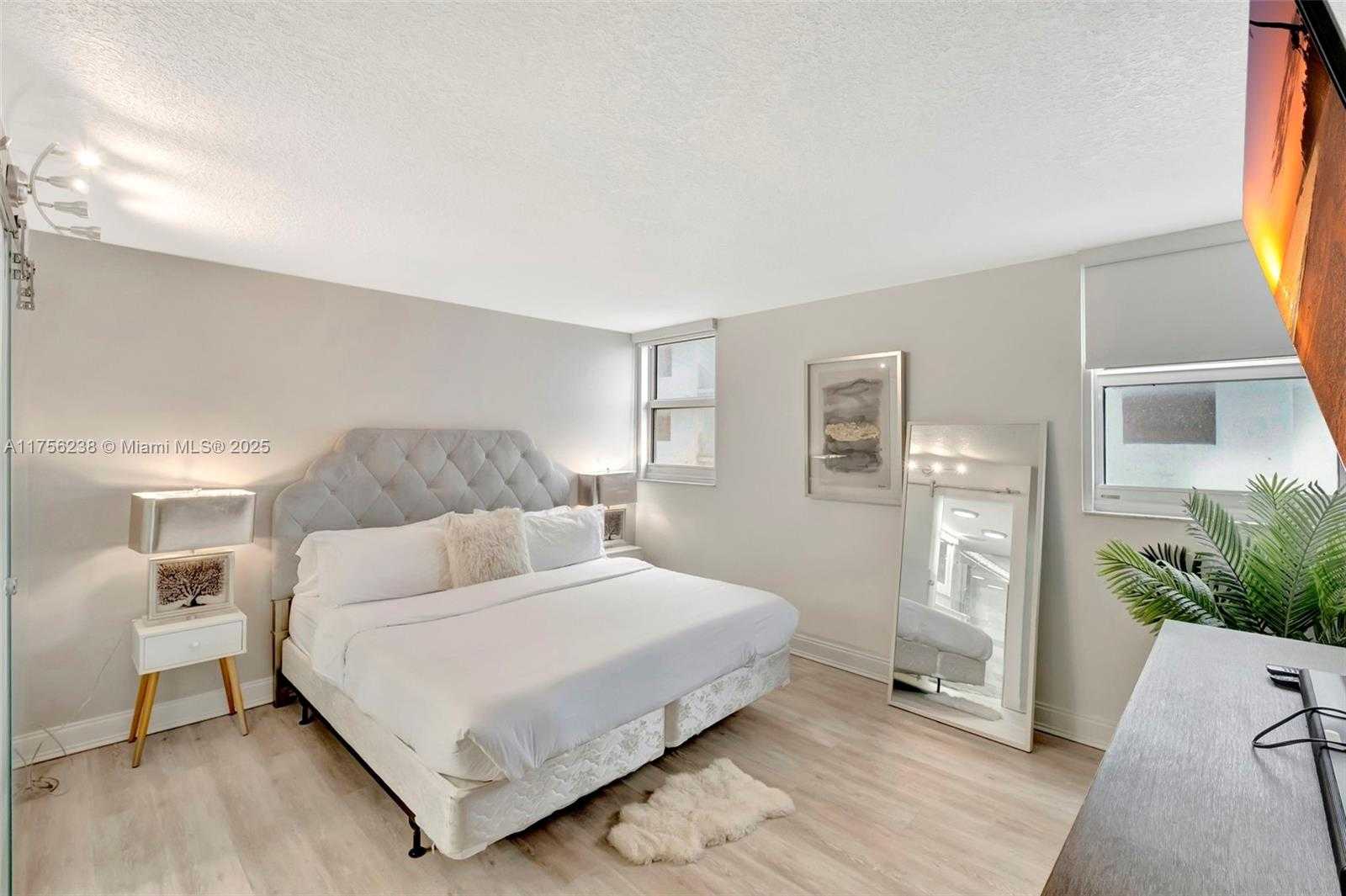 Small Image of 2401 COLLINS AVE #601, Miami Beach Number 21