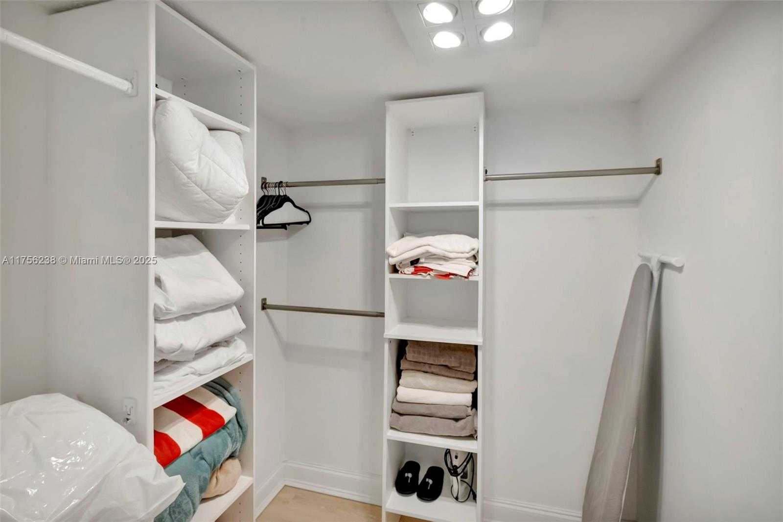 Small Image of 2401 COLLINS AVE #601, Miami Beach Number 23