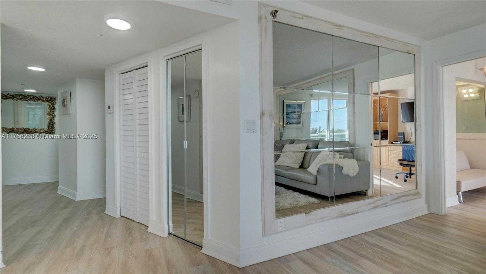 Small Image of 2401 COLLINS AVE #601, Miami Beach Number 24
