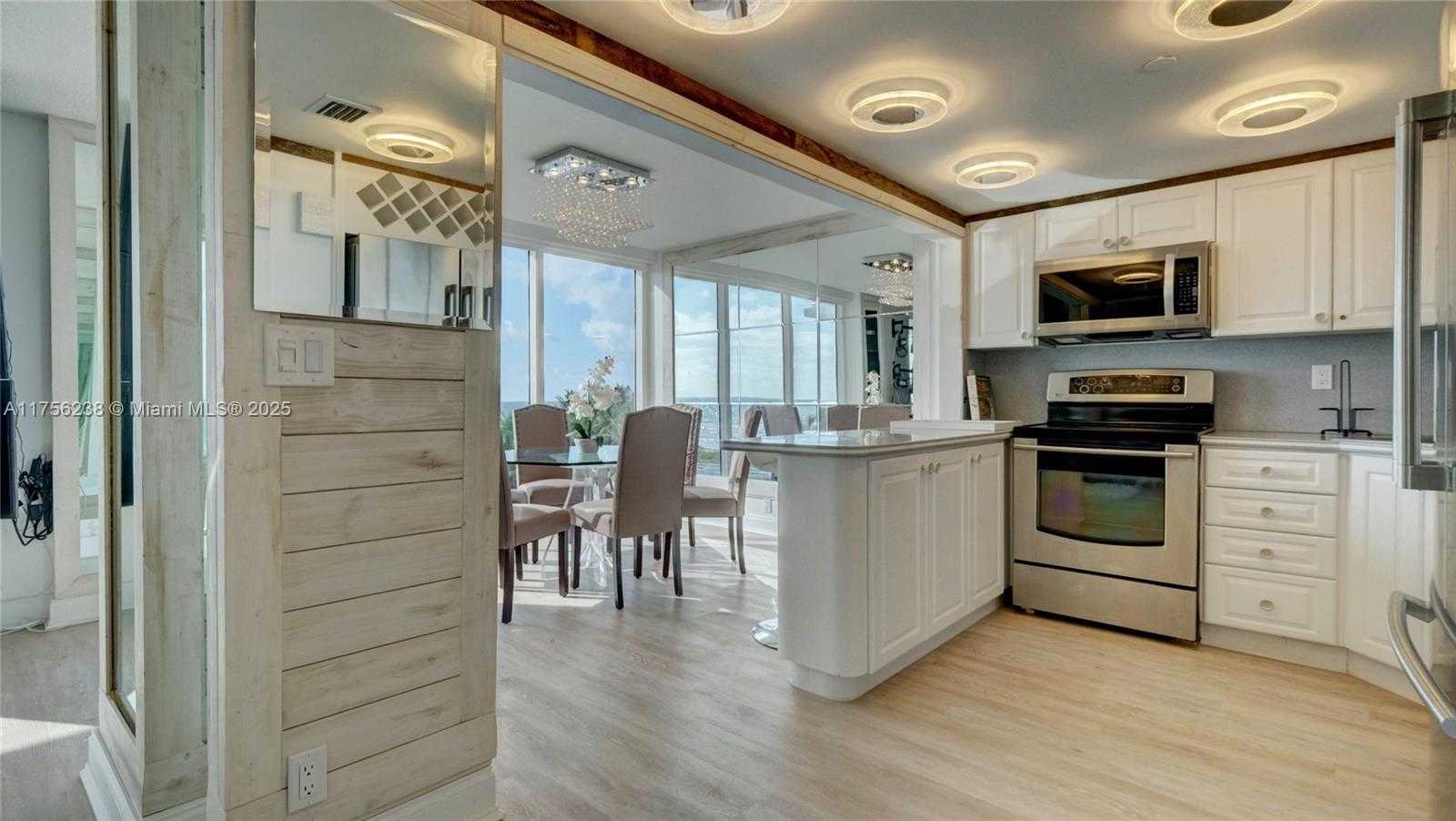 Small Image of 2401 COLLINS AVE #601, Miami Beach Number 26