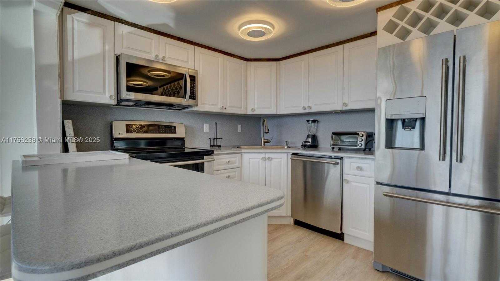 Small Image of 2401 COLLINS AVE #601, Miami Beach Number 29