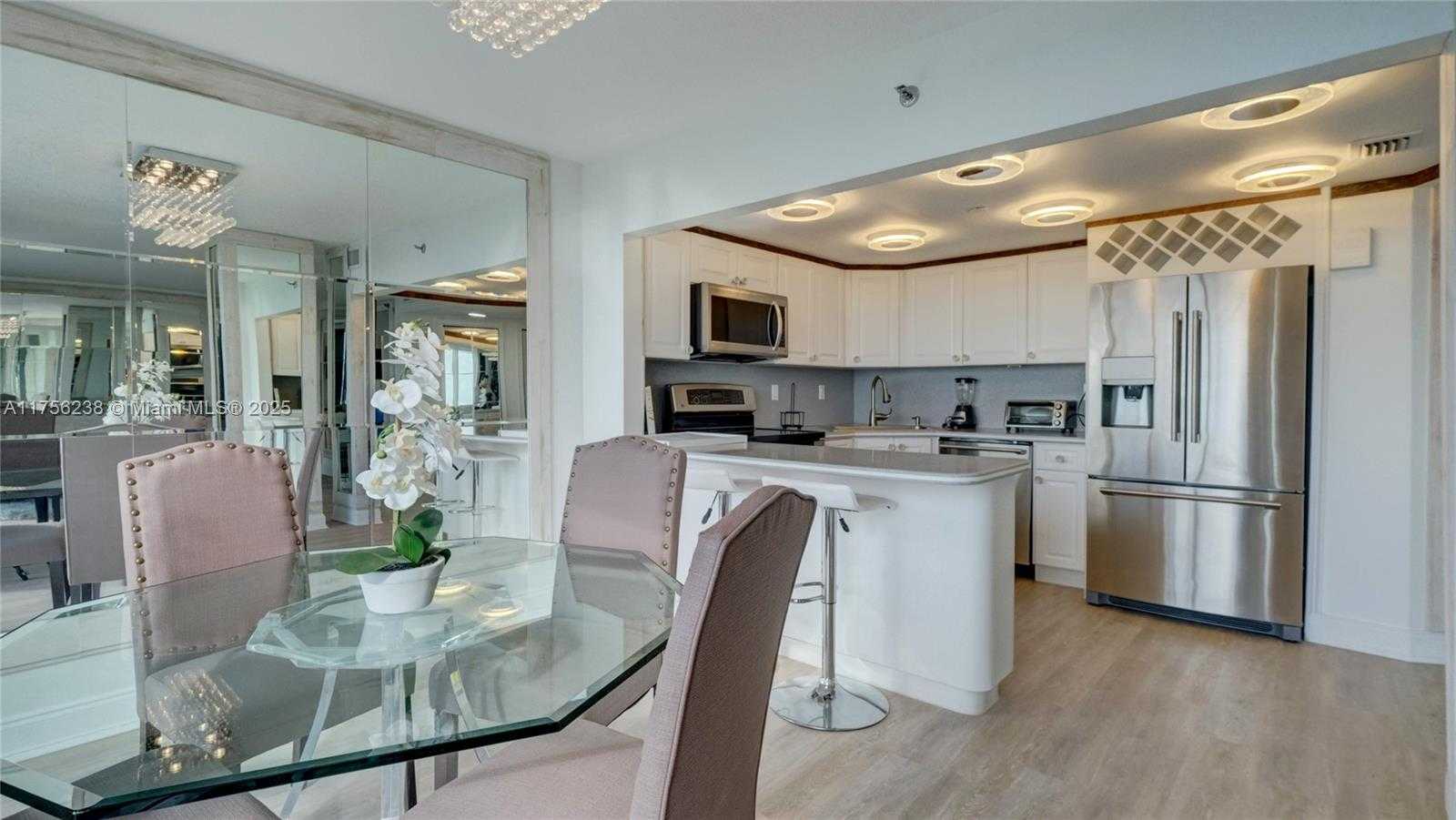 Small Image of 2401 COLLINS AVE #601, Miami Beach Number 32
