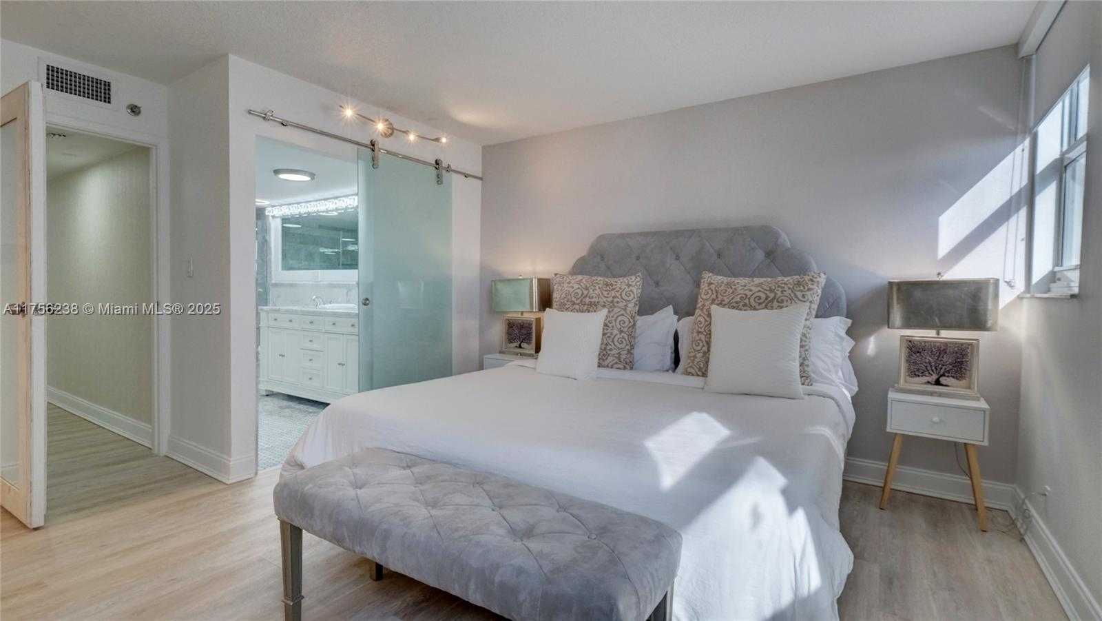 Small Image of 2401 COLLINS AVE #601, Miami Beach Number 35