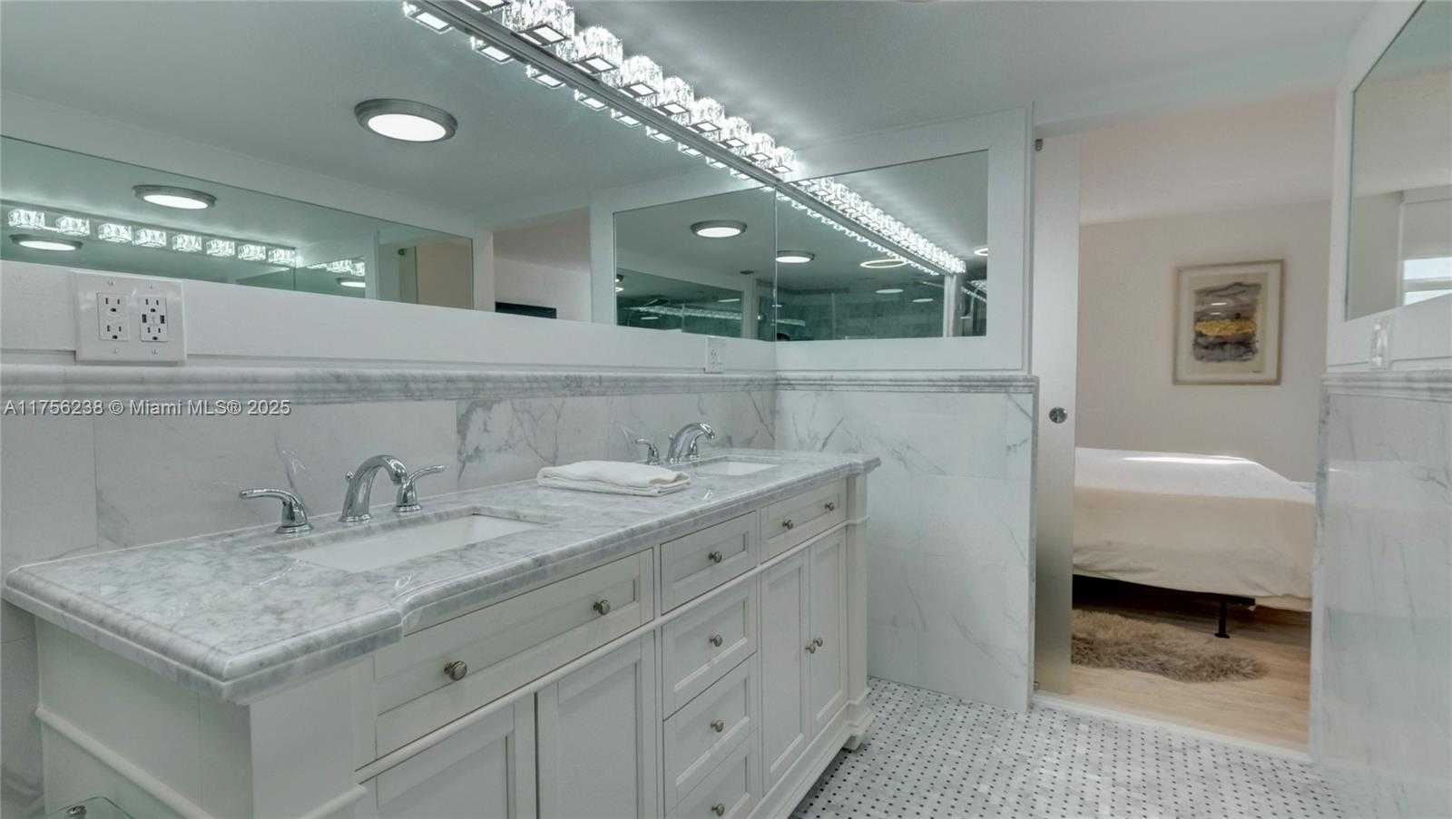 Small Image of 2401 COLLINS AVE #601, Miami Beach Number 37