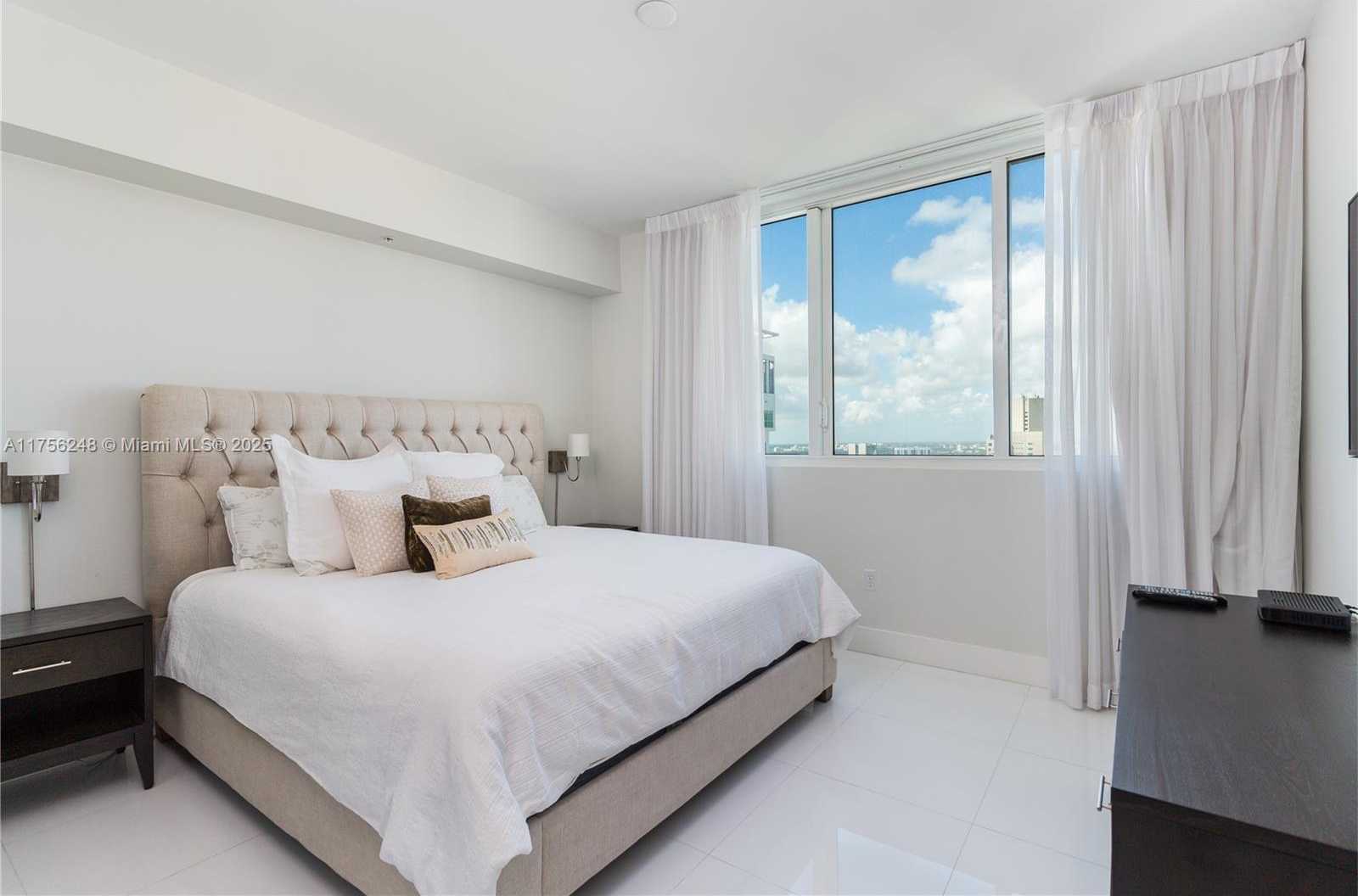 Small Image of 253 NORTH EAST 2ND ST #3702, Miami Number 19