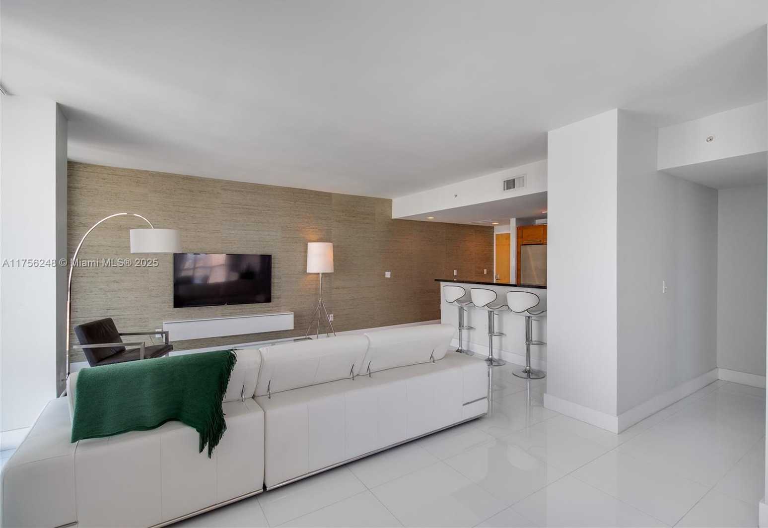 Small Image of 253 NORTH EAST 2ND ST #3702, Miami Number 9