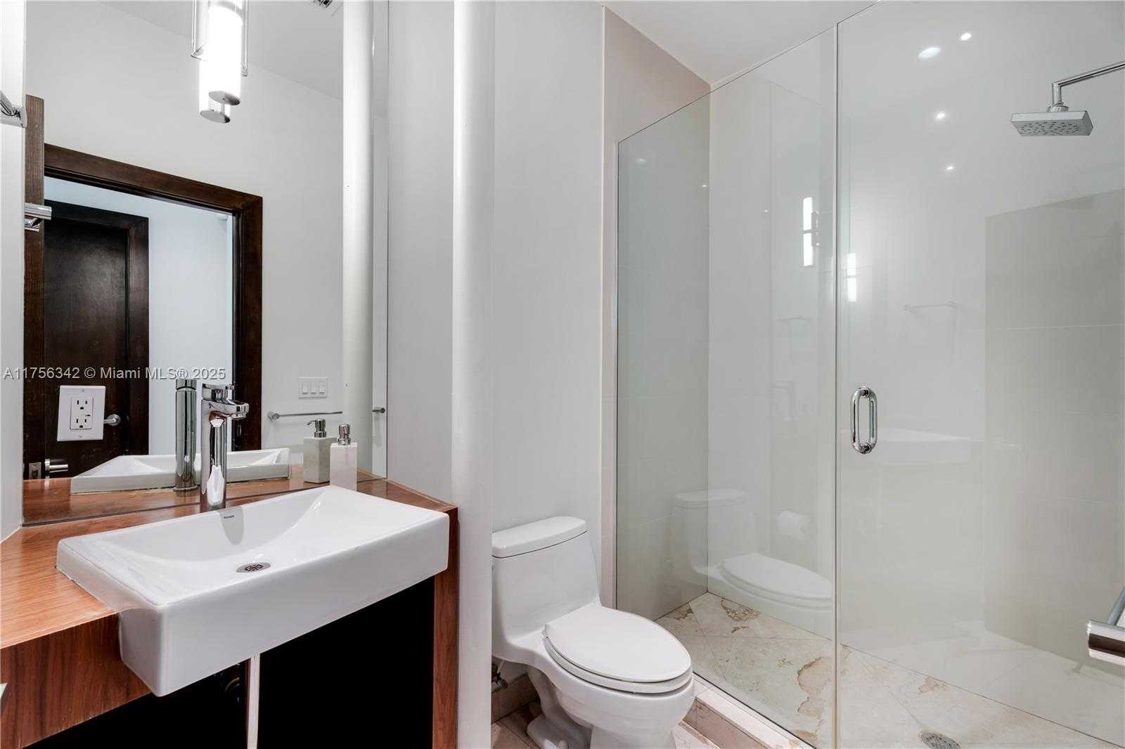 Small Image of 548 FERNWOOD RD #548, Key Biscayne Number 14