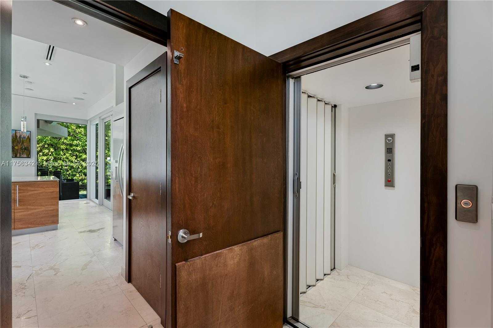 Small Image of 548 FERNWOOD RD #548, Key Biscayne Number 16