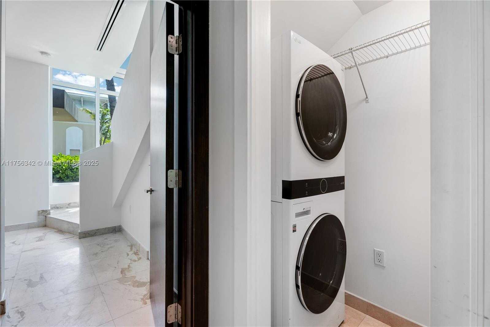 Small Image of 548 FERNWOOD RD #548, Key Biscayne Number 17