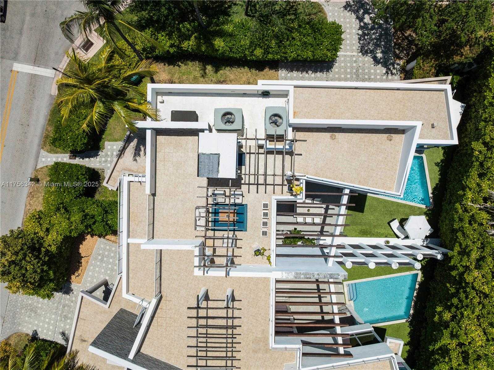 Small Image of 548 FERNWOOD RD #548, Key Biscayne Number 2