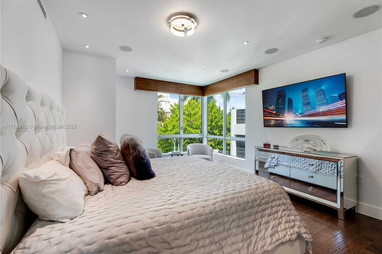 Small Image of 548 FERNWOOD RD #548, Key Biscayne Number 22