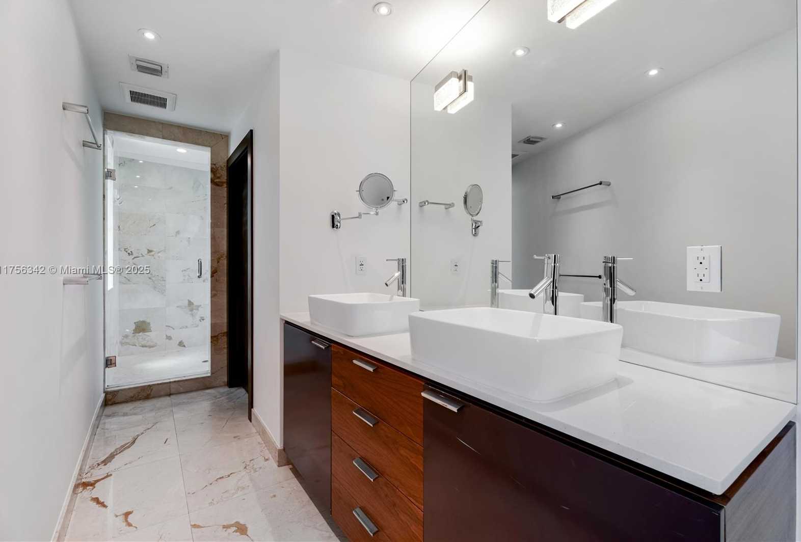 Small Image of 548 FERNWOOD RD #548, Key Biscayne Number 24