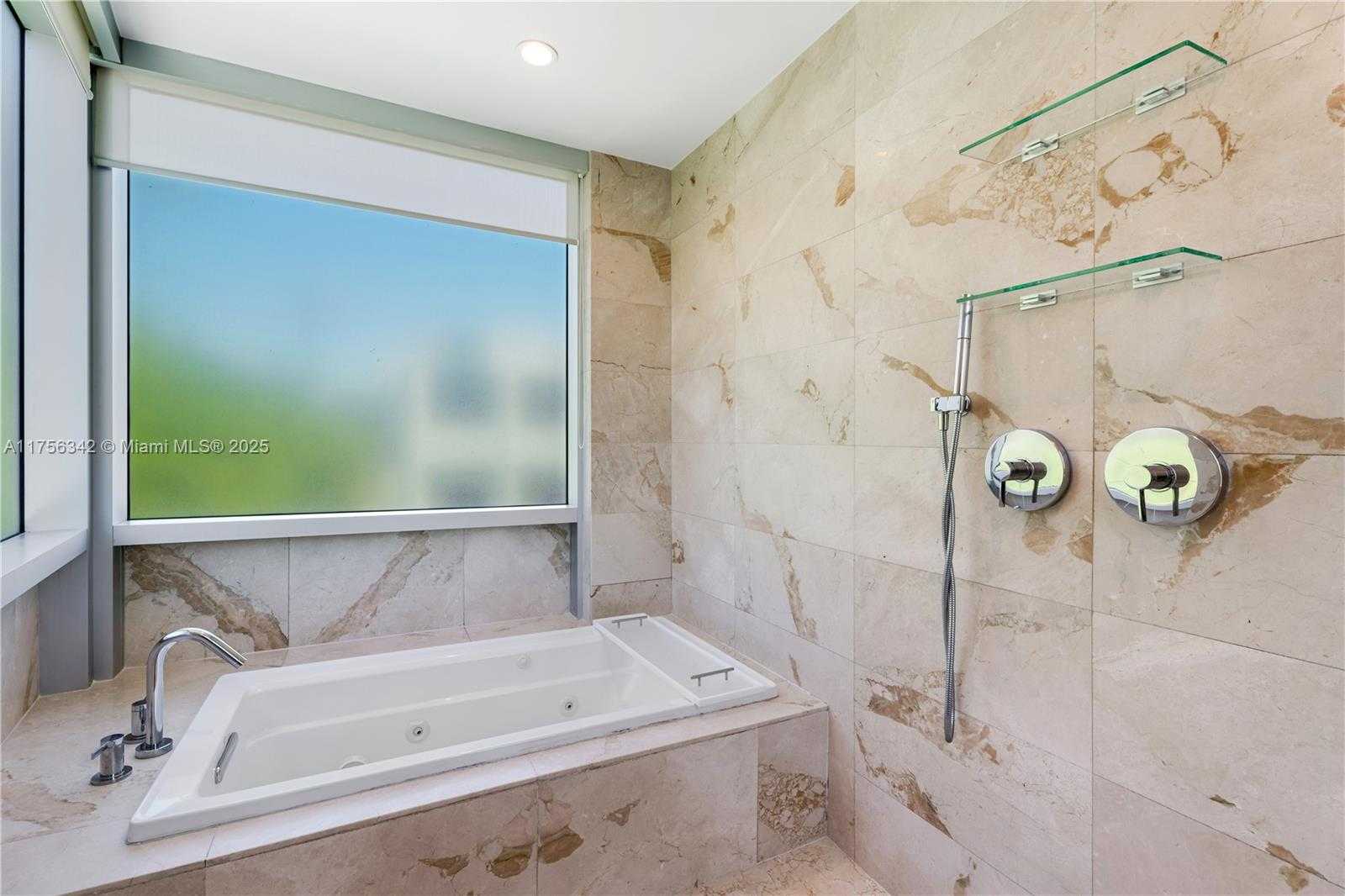 Small Image of 548 FERNWOOD RD #548, Key Biscayne Number 25
