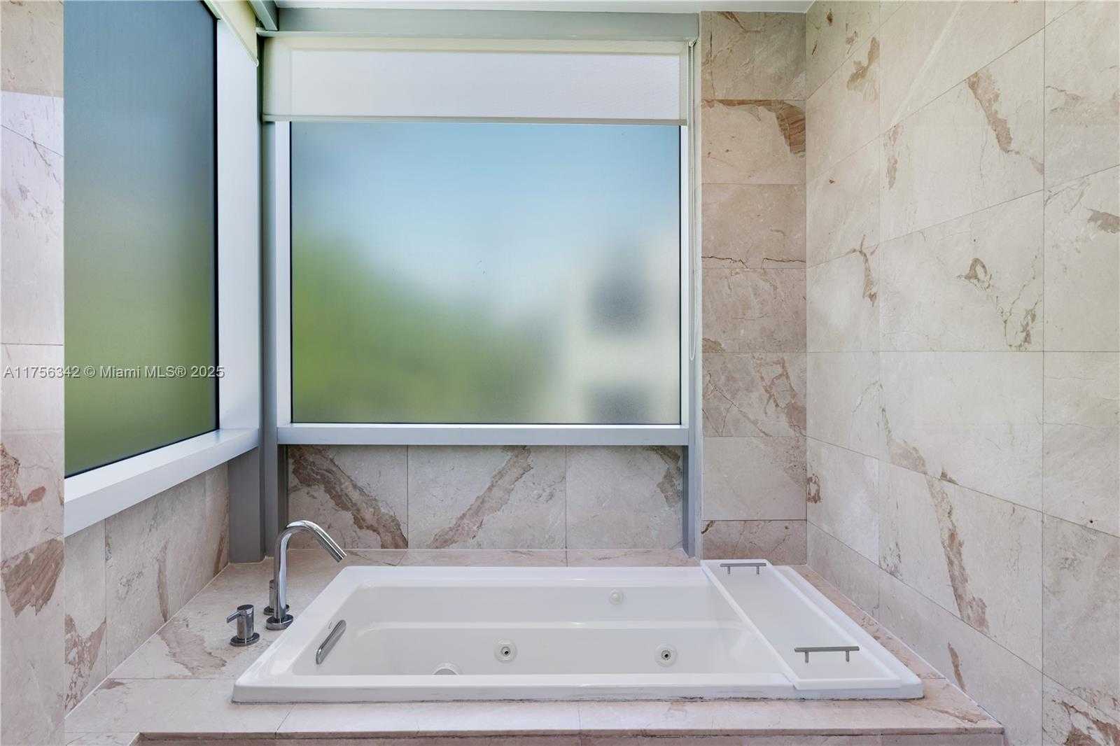 Small Image of 548 FERNWOOD RD #548, Key Biscayne Number 26