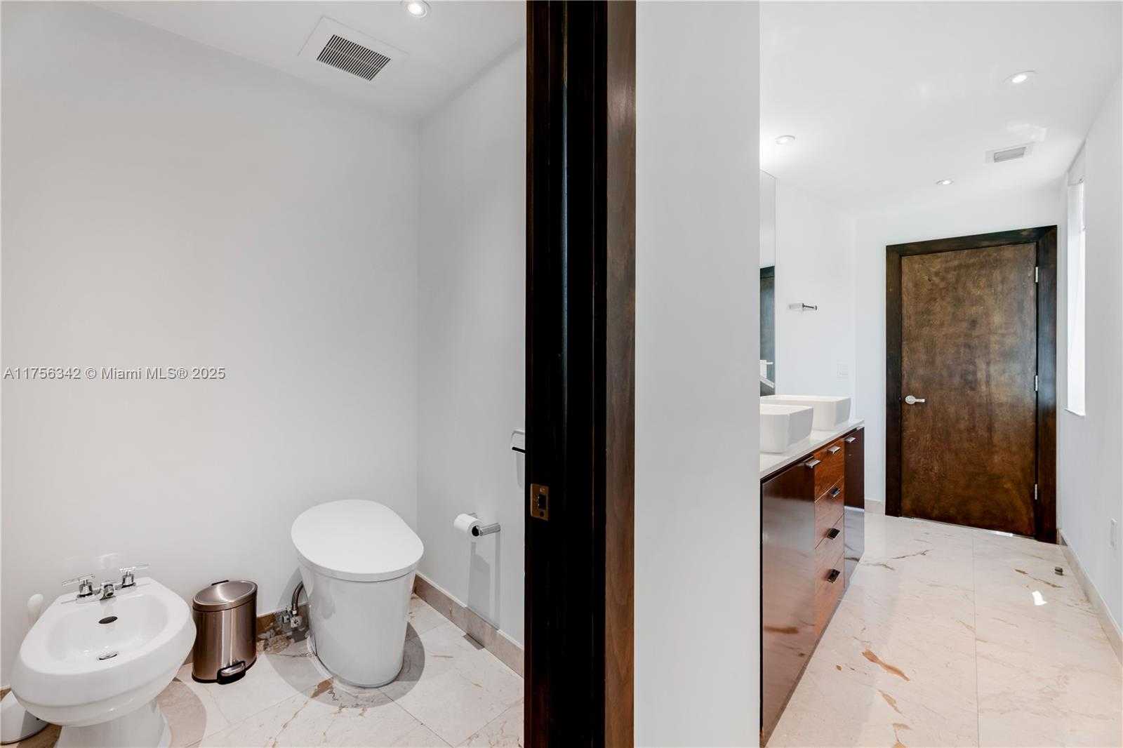Small Image of 548 FERNWOOD RD #548, Key Biscayne Number 28