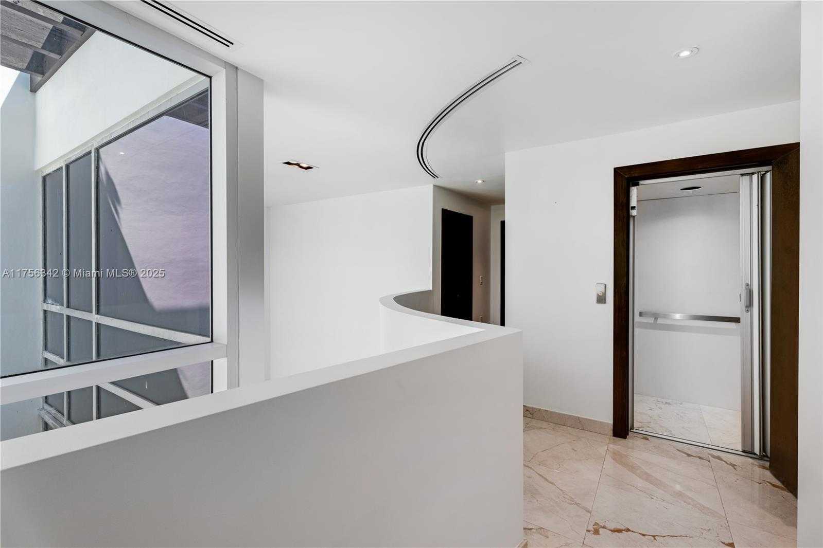 Small Image of 548 FERNWOOD RD #548, Key Biscayne Number 29
