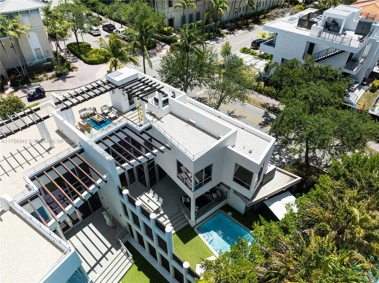 Small Image of 548 FERNWOOD RD #548, Key Biscayne Number 3