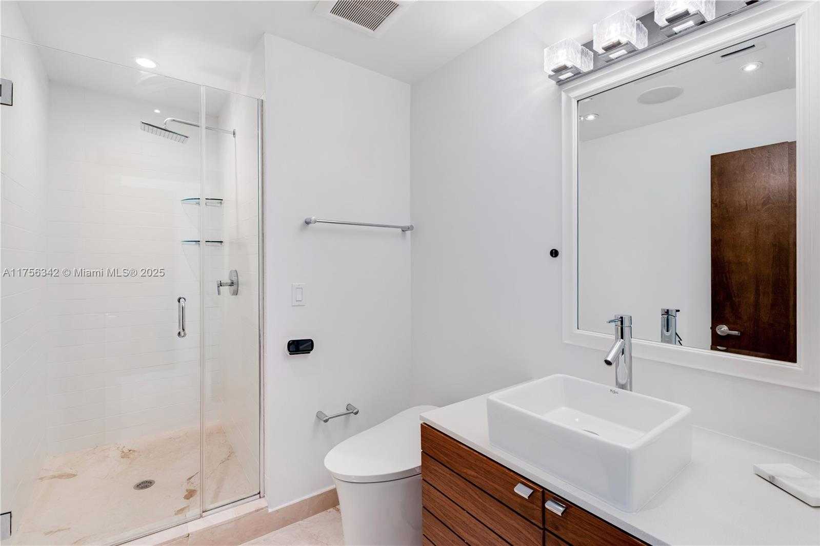 Small Image of 548 FERNWOOD RD #548, Key Biscayne Number 31