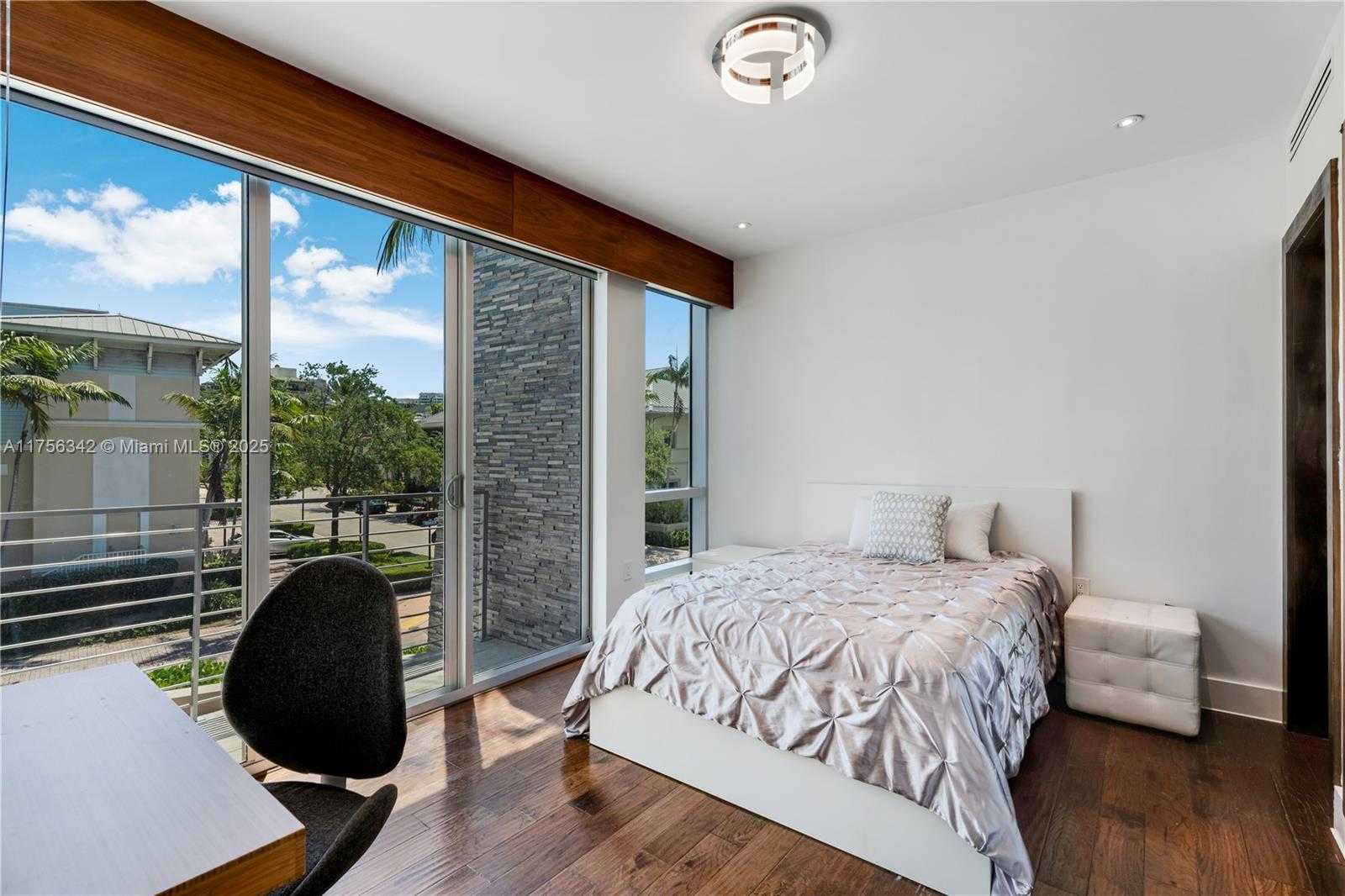 Small Image of 548 FERNWOOD RD #548, Key Biscayne Number 34