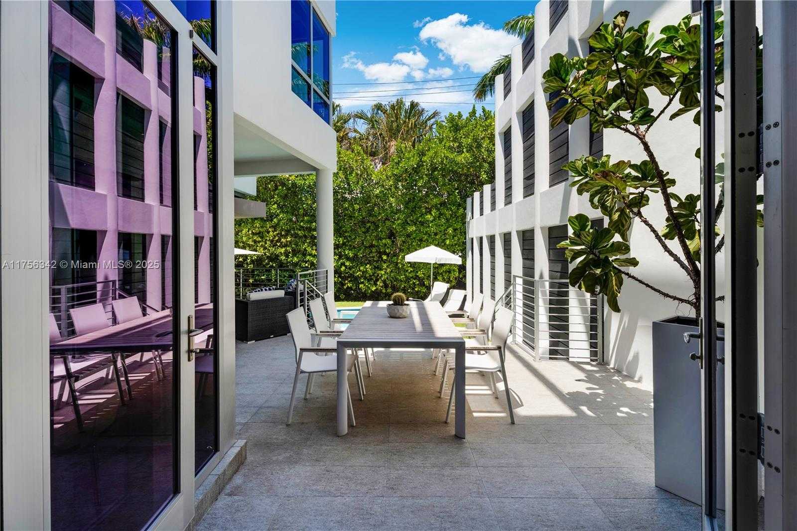 Small Image of 548 FERNWOOD RD #548, Key Biscayne Number 35