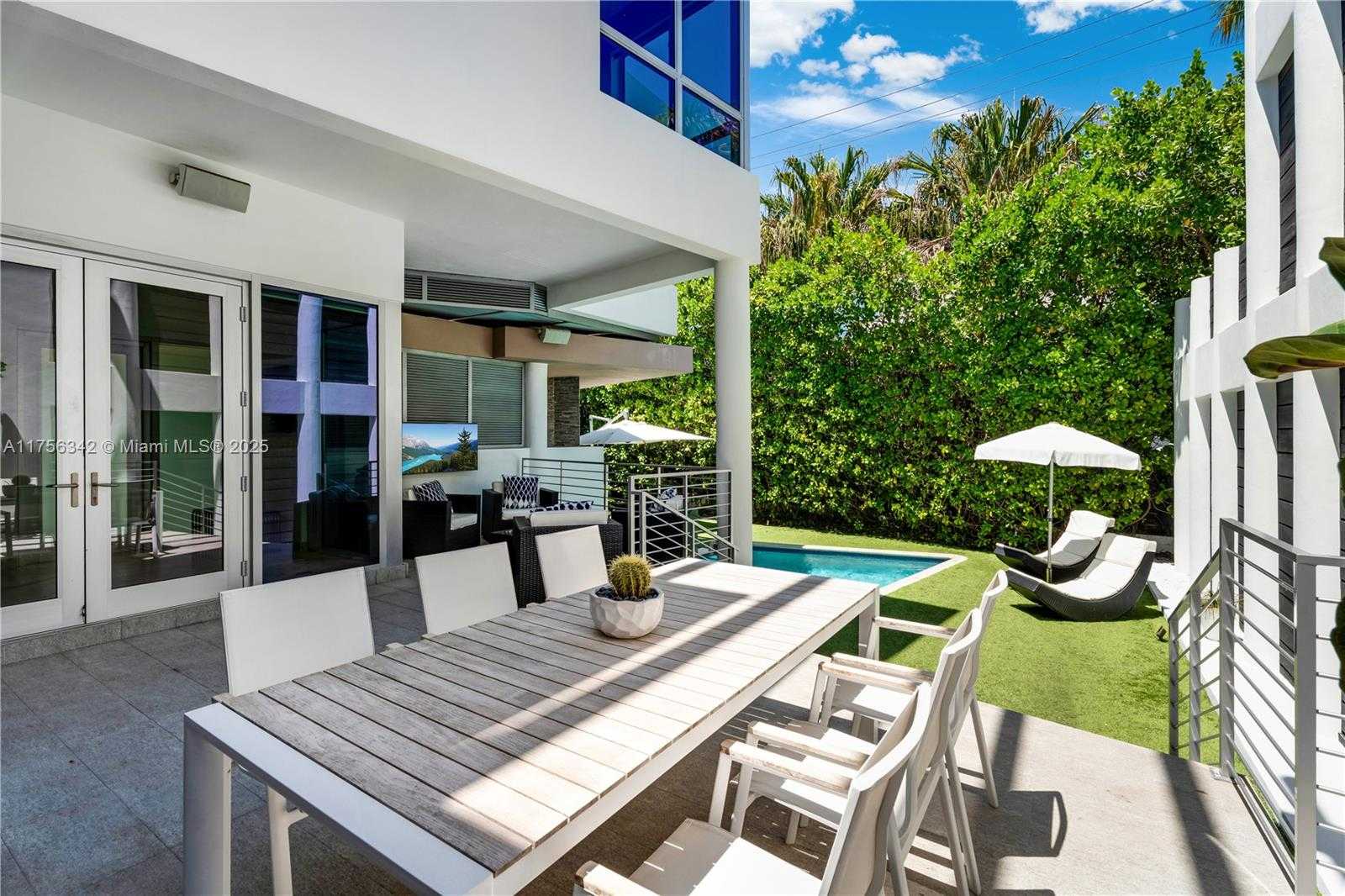 Small Image of 548 FERNWOOD RD #548, Key Biscayne Number 36