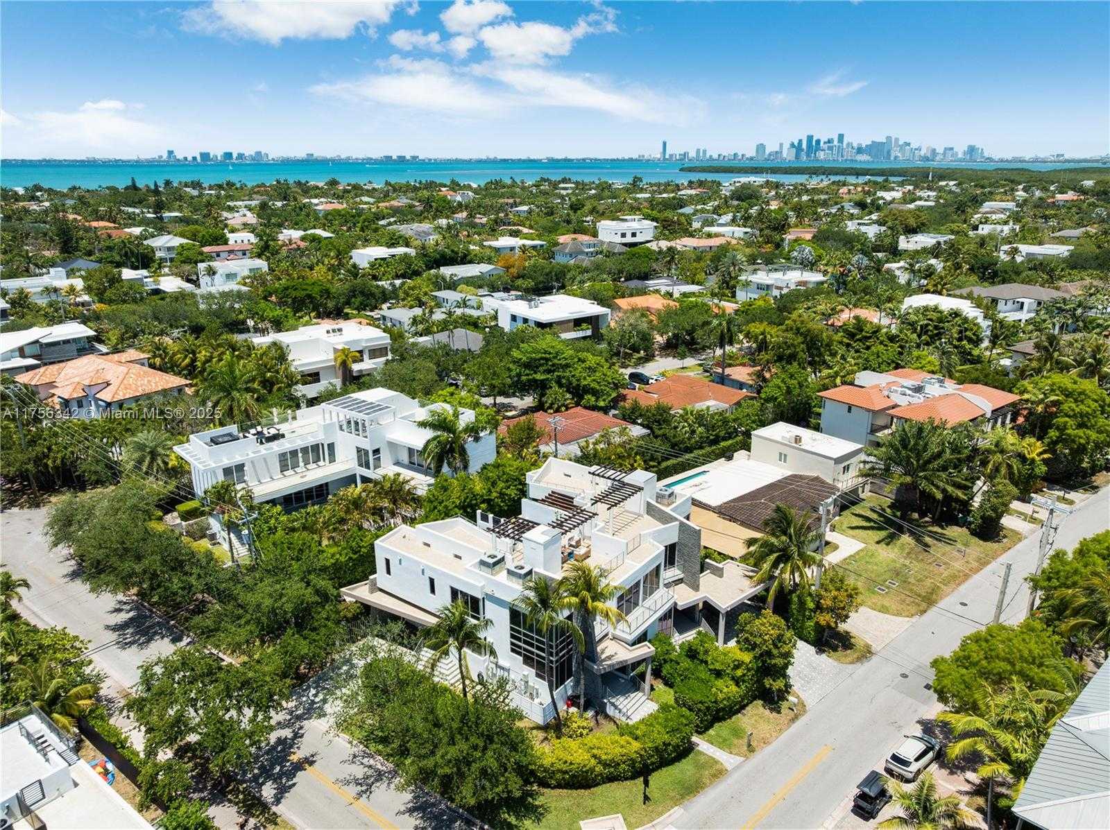 Small Image of 548 FERNWOOD RD #548, Key Biscayne Number 4