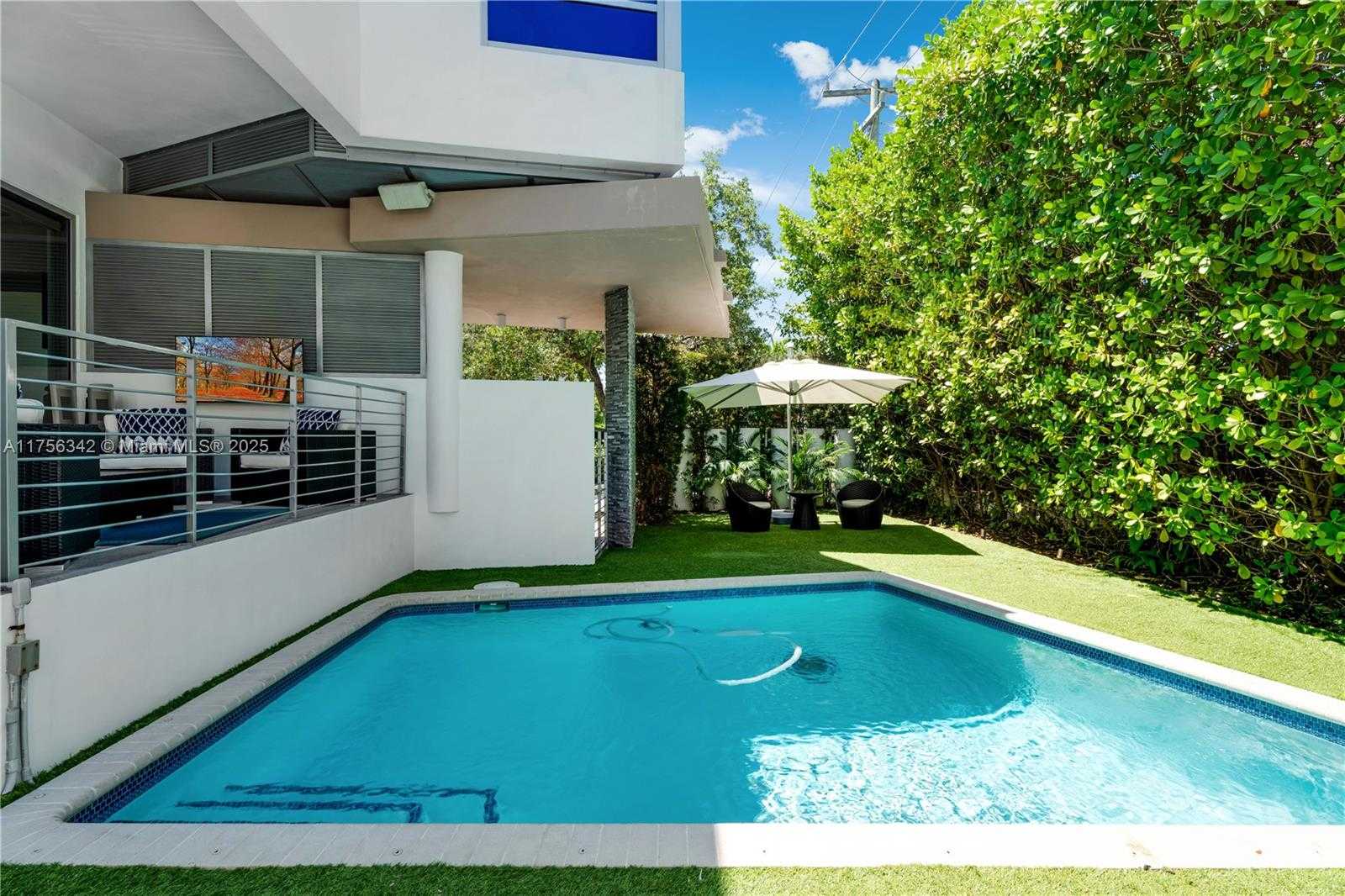 Small Image of 548 FERNWOOD RD #548, Key Biscayne Number 40