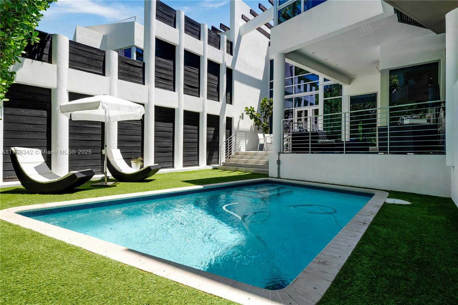 Small Image of 548 FERNWOOD RD #548, Key Biscayne Number 42