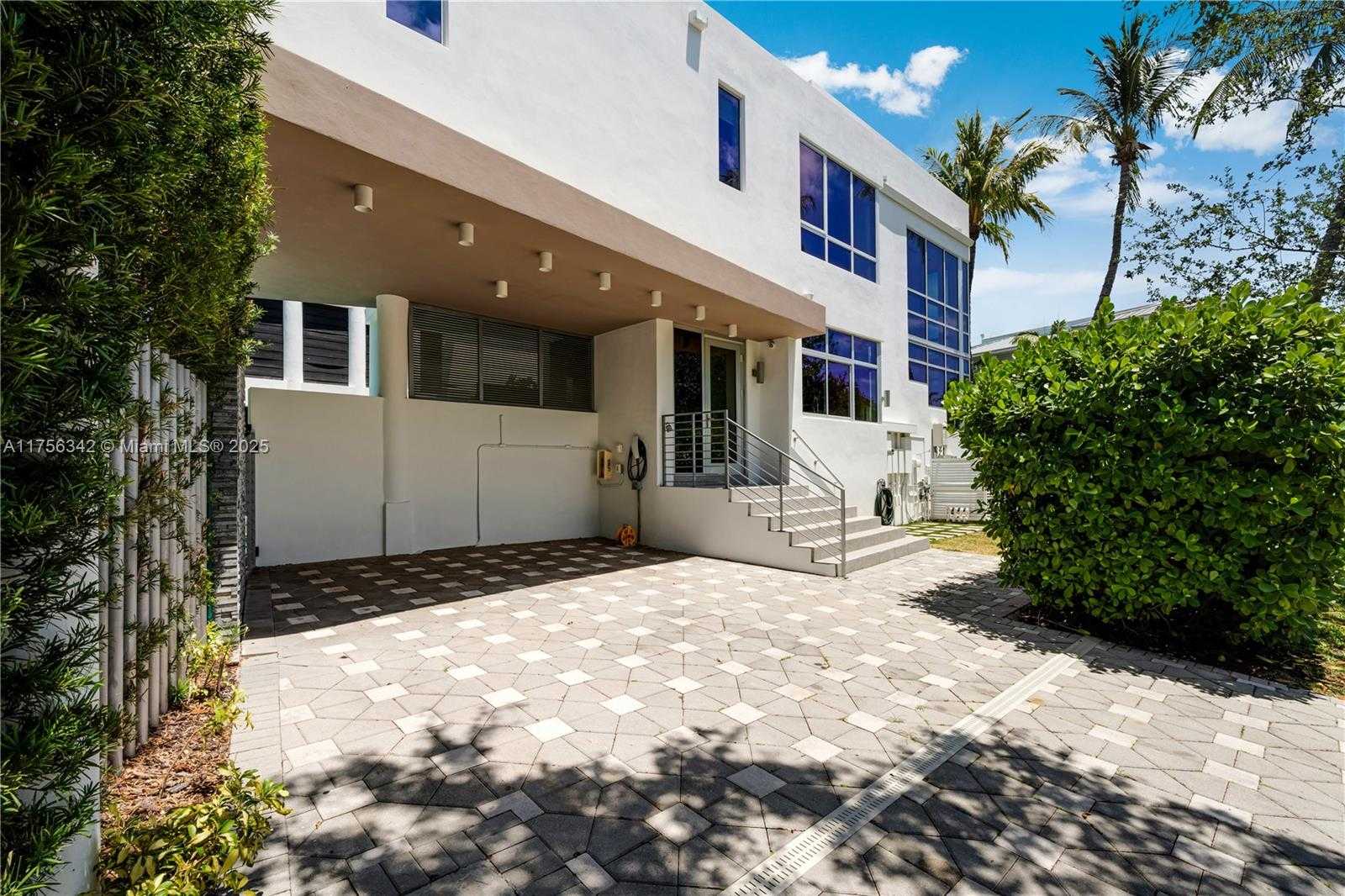 Small Image of 548 FERNWOOD RD #548, Key Biscayne Number 48